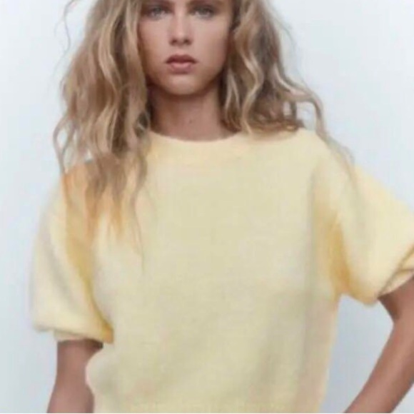 Edition the label fuzzy knit logo butter yellow spring poof sleeve sweater 500$ - Picture 2 of 6